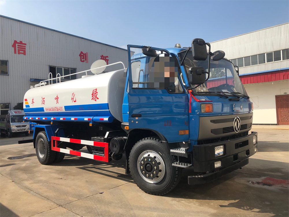 15方灑水車(chē) 東風(fēng)國(guó)三15方老款153玉柴藍(lán)頭灑水車(chē)